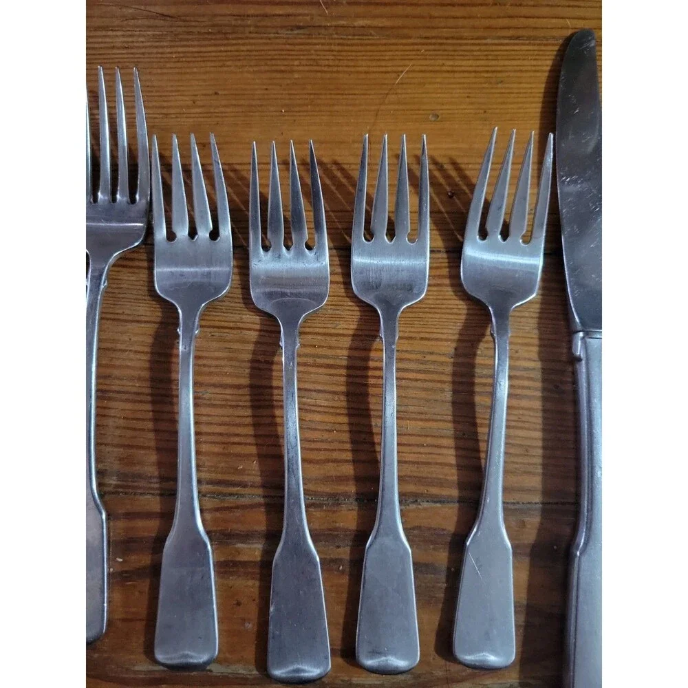 Oneida Heirloom Cube Mark American Colonial 17 PC Flatware Stainless